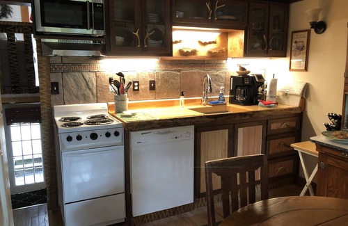 Hillcrest Cottage | Highland Cottage Super Cute-Close to Everything in Lake Placid