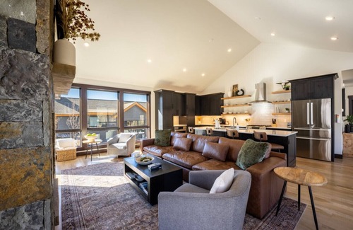 Silverthorne House | Highland Haven - Backs to National Forest