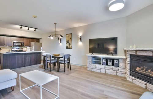 Oro-Medonte Condo | Highland Hideaway 2BR Condo Pool & Spa Daily