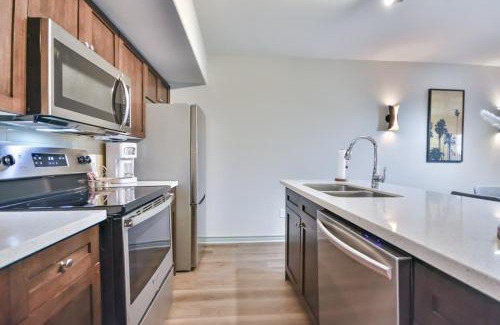 Oro-Medonte Apartment | Highland Hideaway 2BR Condo Pool & Spa Daily