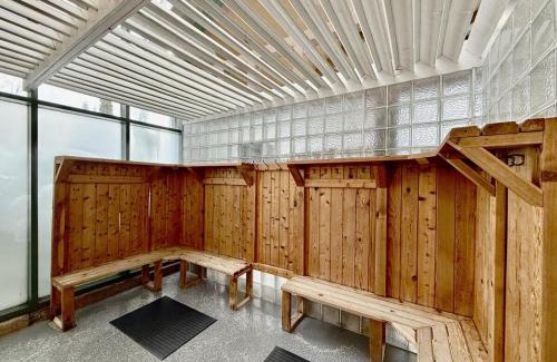 Oro-Medonte Apartment | Highland Hideaway 2BR Condo Pool & Spa Daily