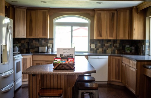Highland House | Highland Hideaway, Room for everyone, central to everything