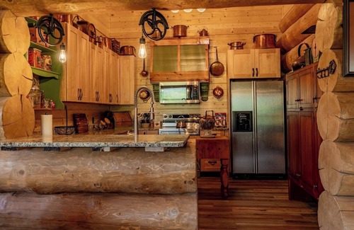 Wapiti House | Highland River Cabin- newly constructed, direct river access, 30 minutes to Yellowstone!