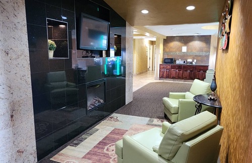 Minot Hotel | Highland Suites Minot