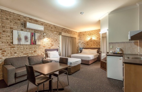 South Toowoomba Hotel | Highlander Motor Inn & Apartments