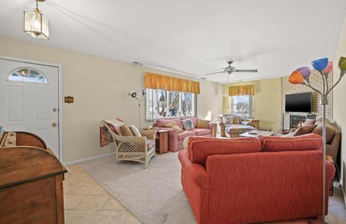 Deep Hole House | Highlander - Quiet vacation comfort!