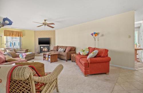 Deep Hole House | Highlander - Quiet vacation comfort!