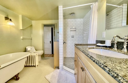 Northeast Edmonton House | Highlands River Valley Private Luxury Suite in Historic Home