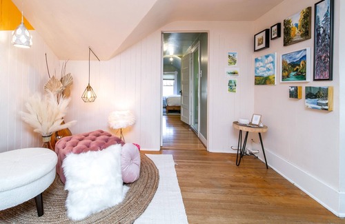 Northeast Edmonton House | Highlands River Valley Private Luxury Suite in Historic Home