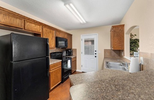 Temple House | Highly Desirable & Fully Updated 3BR Modern Escape