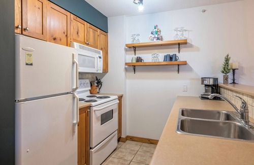 Silver Star Mountain Condo | Highly sought after Top Floor Corner Creekside Condo - Pet Friendly!