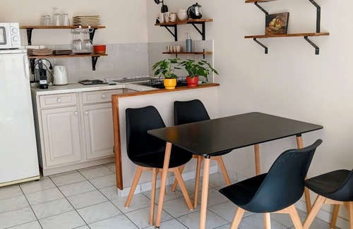 Downtown Angers Apartment | Highly sought-after neighborhood. T2 with parking. Mobility lease