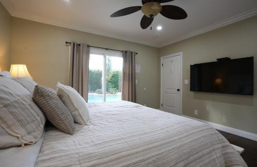 Hermosa Village House | Highly Upgraded, 5 Bed, 45 ba, New Pool w/Jacuzzi, 1/2 mile walk to Disney