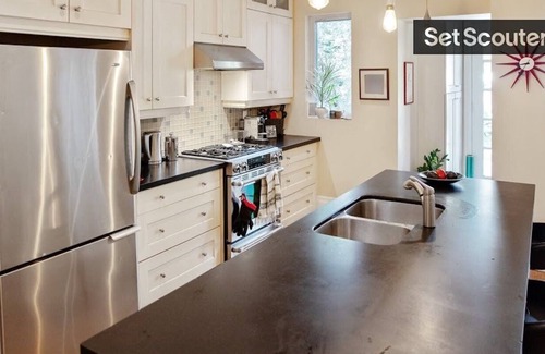 Roncesvalles Village House | HighParkHomes .ca Style-Comfort-Value Short or Long Stays