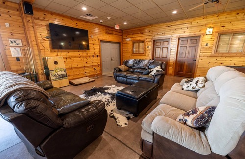 Pierre Cabin | Highpoint Lodge nUpper Level Inside East