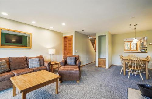 Central Vermont- Killington House | Highridge B14 Enjoy the view ski back trail shuttle service sports center