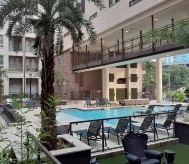 MacGregor Apartment | HighRise/Balcony/Luxury/Condo