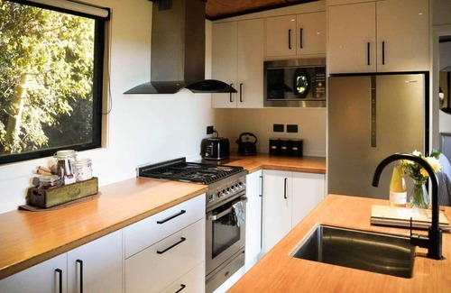 Hokitika Cabin | Hightide River Escape - w/Outdoor Bath.