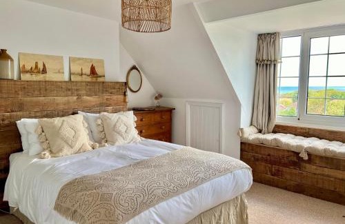 Mundesley House | Highview House Norfolk Coast - seaviews, beach, hot tub