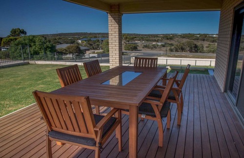 Lake Wangary House | Highview on Victoria is a spacious, superbly appointed holiday home