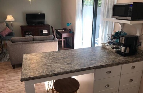 Holiday Island Condo | Hike, dine, shop, minutes to Eureka Springs