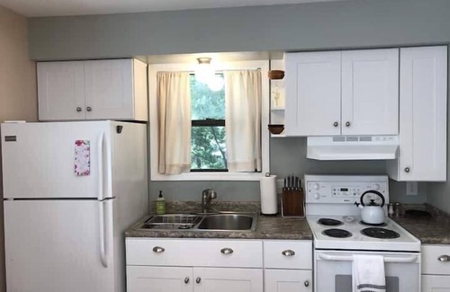 Holiday Island Condo | Hike, dine, shop, minutes to Eureka Springs