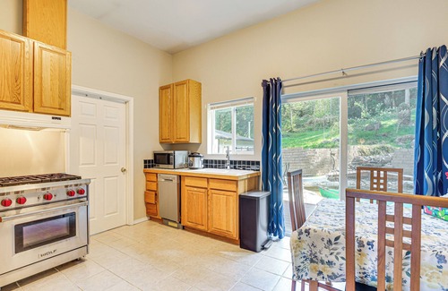 Issaquah Cottage | Hike & Explore: Guest Suite w/Deck in Issaquah