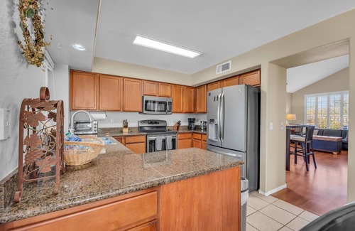 Paradise Valley Village Villa | Hiker's Dream: 4-Bed House with Pool near Mountain