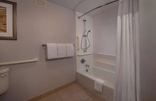 Newark Hotel | Hiking at Middle Run Valley Natural Area! FREE Parking, Pet-friendly, Pool!
