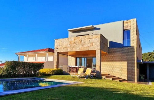 Viana do Castelo House | Hill & Beach house