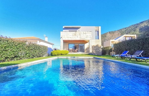 Viana do Castelo House | Hill & Beach house