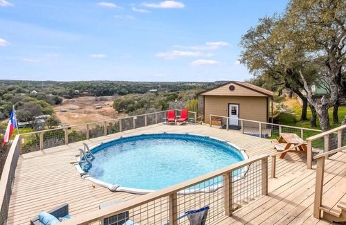 Burnet House | Hill Country & Biking Retreat