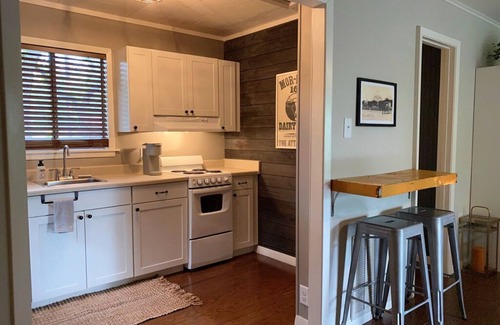 New Braunfels House | Hill Country Bungalow - Minutes from Attractions