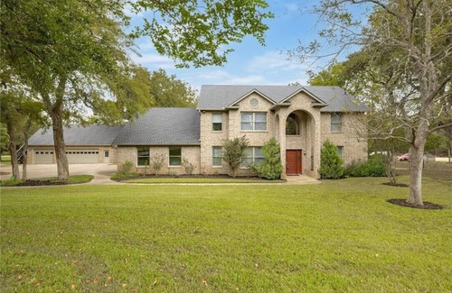 Leander House | Hill Country Family Retreat
