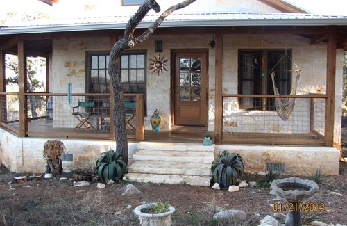 Hammett's Crossing Cabin | Hill Country getaway - Next to Hamilton Pool