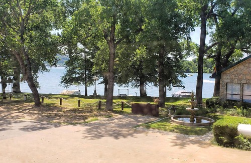 Kingsland Condo | Hill Country!@LakeLBJ*StepstoLake*BoatSlipIncluded