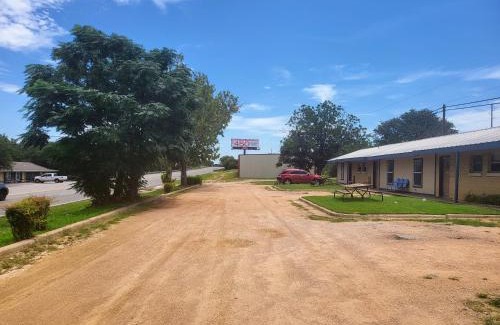 Buchanan Dam Hotel | Hill Country Lodge and Mini Storages