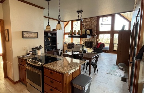 Kerrville Cabin | Hill Country Lodge, Private 10 acres w/uninterrupted views, perfect for eclipse