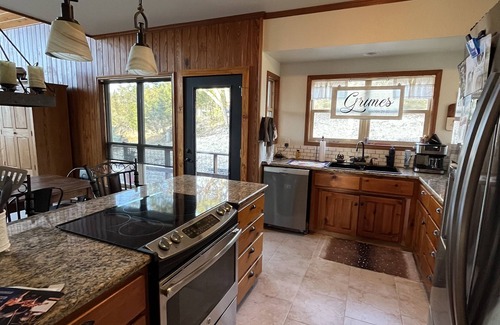 Kerrville Cabin | Hill Country Lodge, Private 10 acres w/uninterrupted views, perfect for eclipse