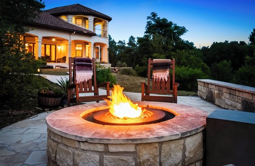 Bear Creek House | Hill Country Views w/cold plunge, sauna, fire pit, grill on 10 acres!