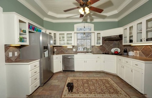 Johnson City House | Hill Country Wine, WALK TO FOOD, BARS, WINERIES.