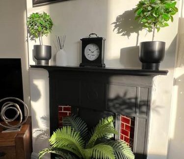 Leigh-on-Sea Apartment | Hill Grove 2 Bedroom Apartment