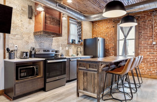 The Hill Apartment | Hill Retreat: Rustic Charm w/Balcony by StayLage