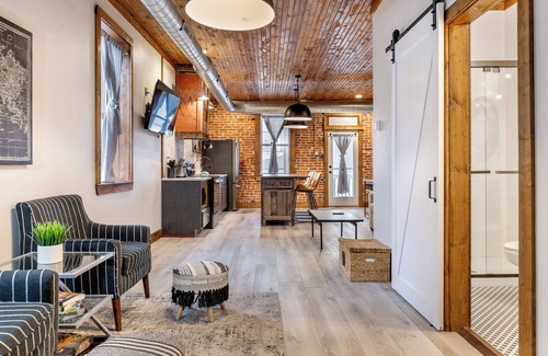 The Hill Apartment | Hill Retreat: Rustic Charm w/Balcony by StayLage