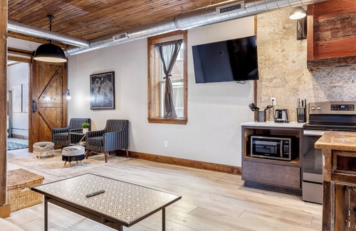 The Hill Apartment | Hill Retreat: Rustic Charm w/Balcony by StayLage