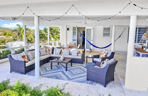 Puerto Ferro House | Hill Top Home | Infinity Pool | Mins→Beach+Ferry