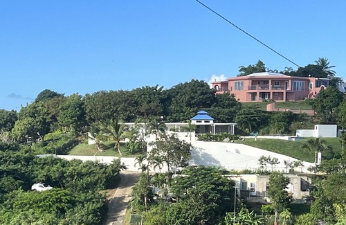 Puerto Ferro House | Hill Top Home | Infinity Pool | Mins→Beach+Ferry