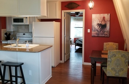 Dripping Springs House | Hill Top Views! - Guest Barn with 3 beds in beautiful Dripping Springs