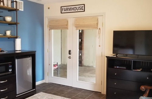 Dripping Springs House | Hill Top Views! - Guest Barn with 3 beds in beautiful Dripping Springs