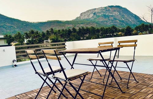Nandi Hills Villa | Hill View Bedroom with AC & WiFi - Villa at Nandi Hills